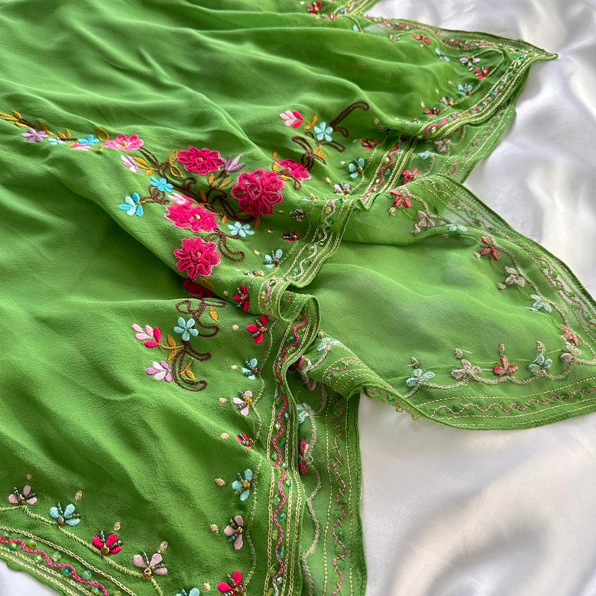 Grass Green Exquisite Floral Embroidery Spring Fairy Retro Fashion Spaetti Strap Midi satin Ball Gown Evening Dress Birthday Party Dress Prom Dress