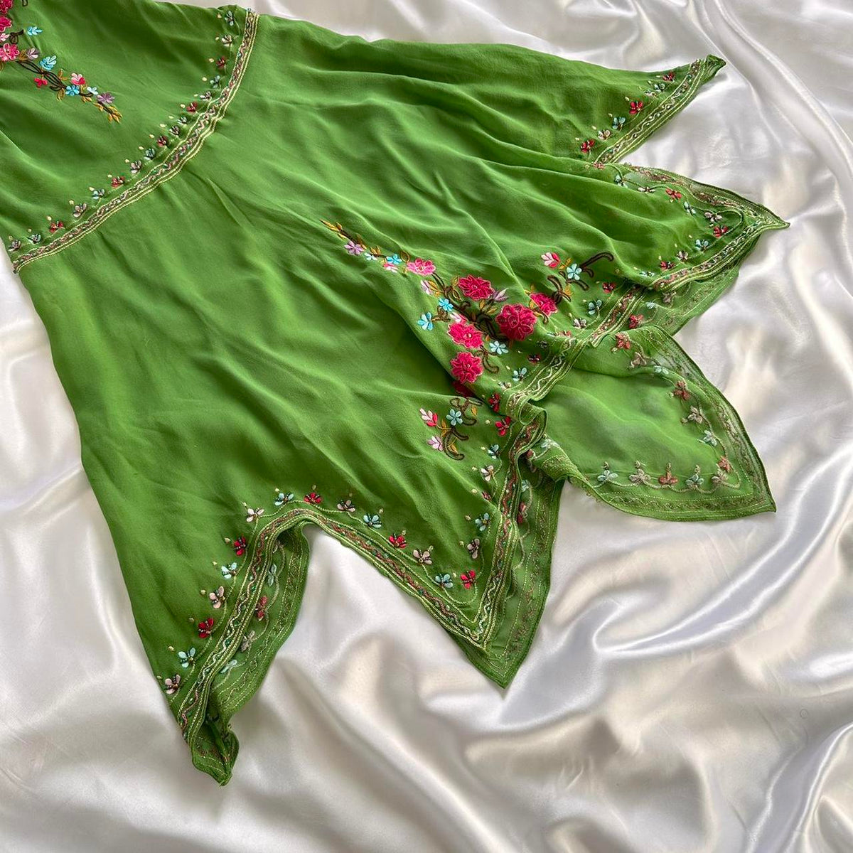 Grass Green Exquisite Floral Embroidery Spring Fairy Retro Fashion Spaetti Strap Midi satin Ball Gown Evening Dress Birthday Party Dress Prom Dress