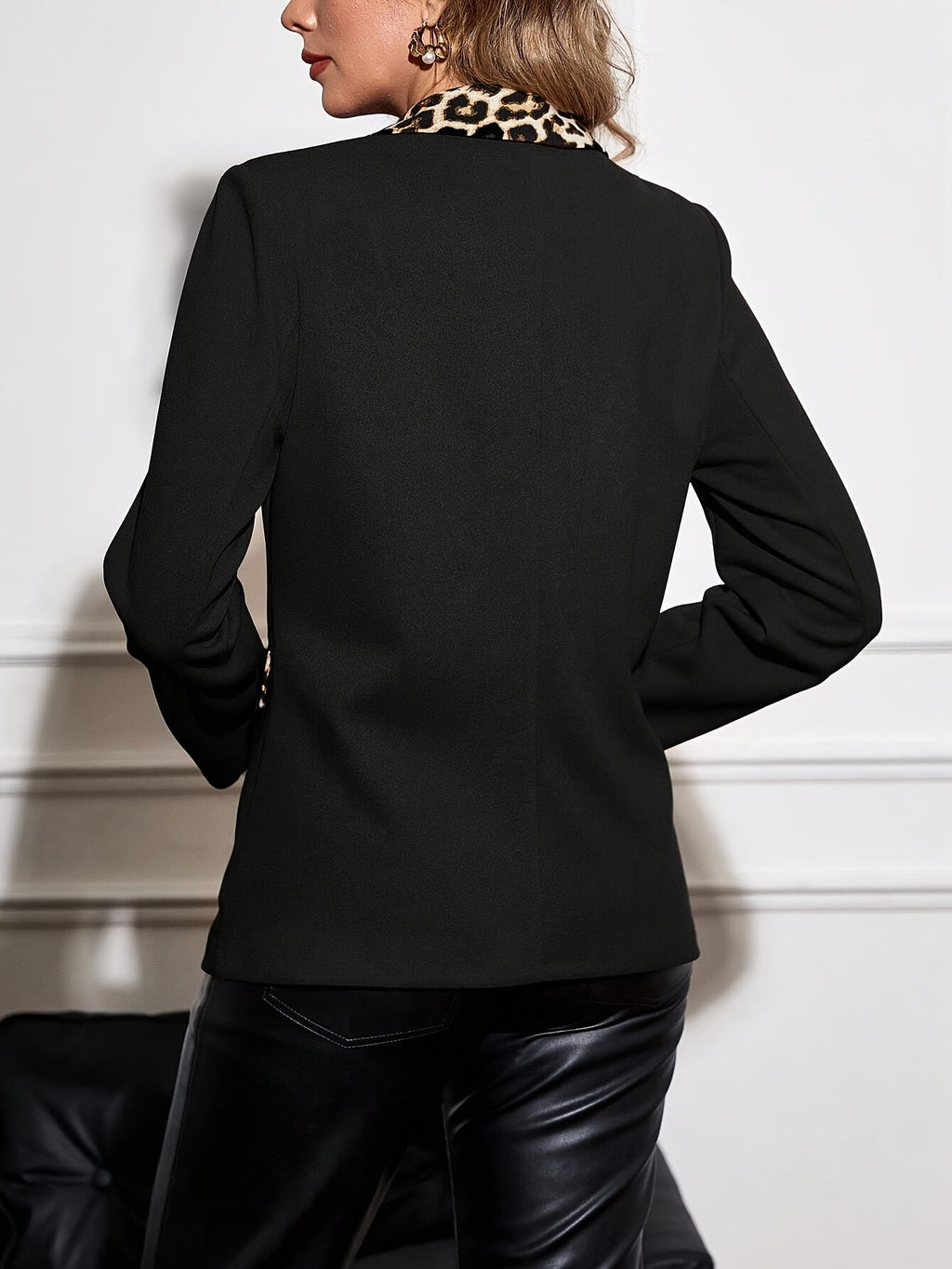 Elegant Stylish Women's Blazer with Leopard Print Details