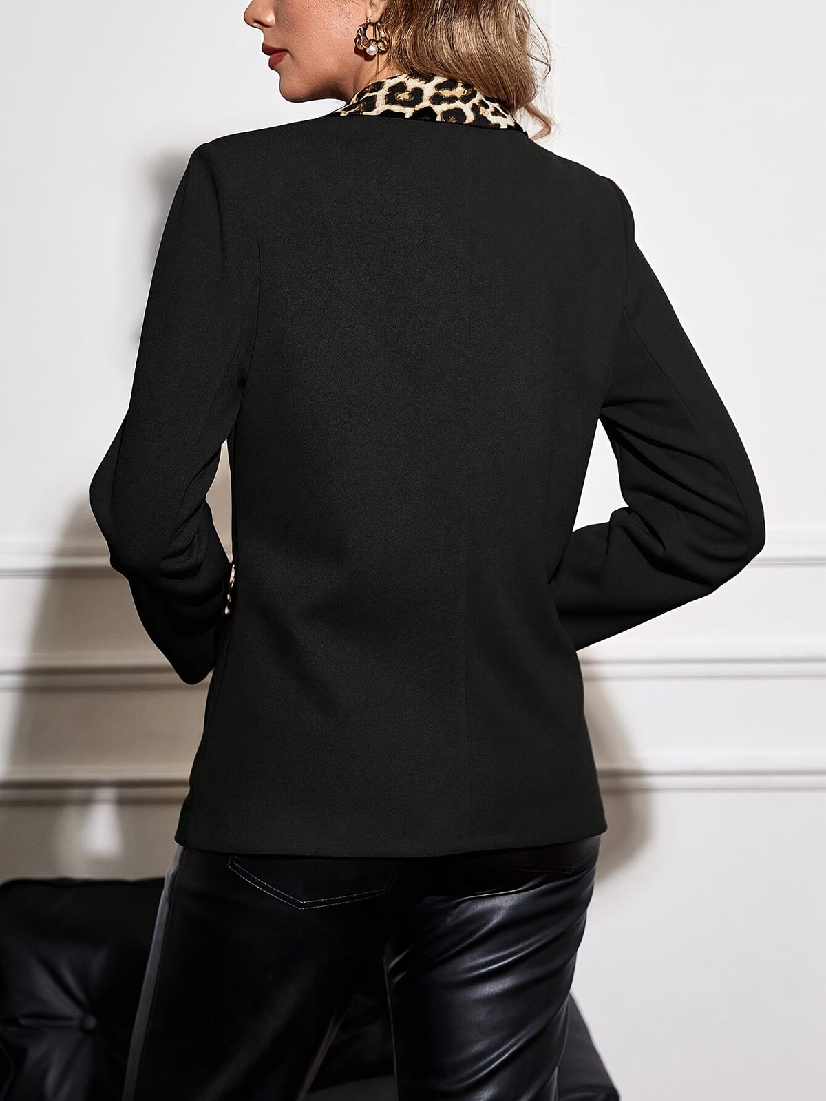 Elegant Stylish Women's Blazer with Leopard Print Details