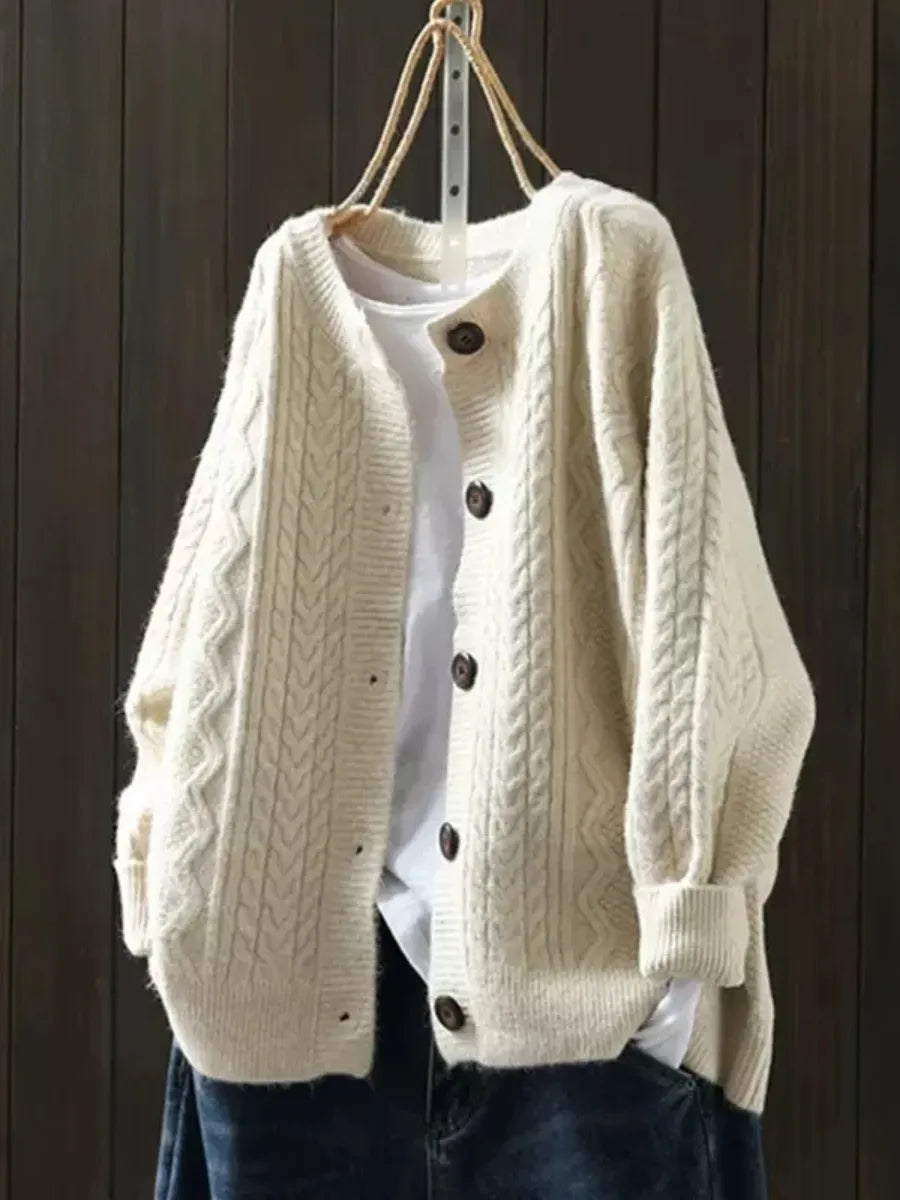 Women's Oversized Cardigan with Cable-Knit Pattern and Button Closure