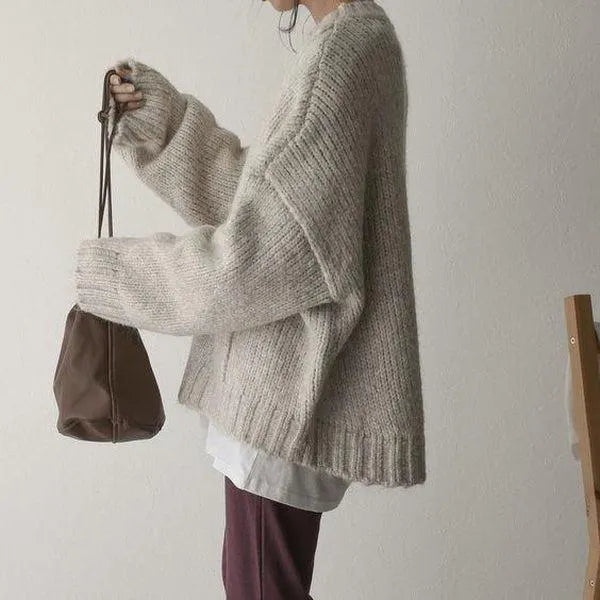 Women's Oversized Round Neck Knitted Jumper with Pocket | Ideal for Autumn/Winter