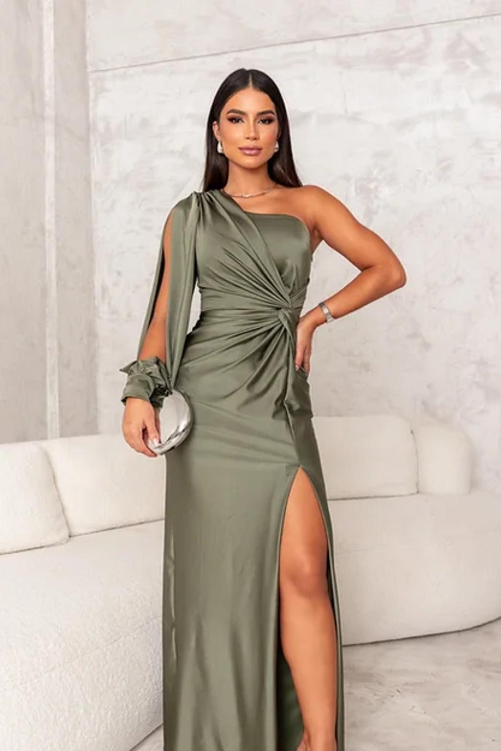 Sanne - Elegant evening dress with refined details