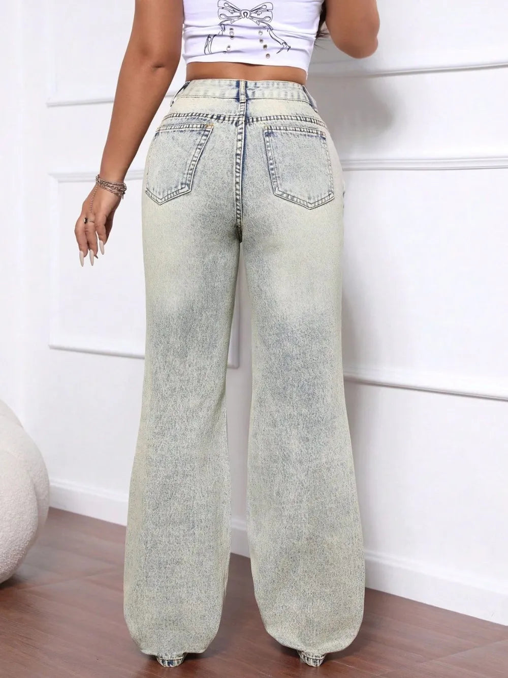 Distressed Jeans – High Waist Relaxed Fit