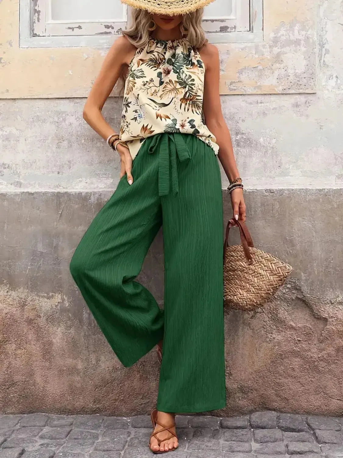 Two-Piece Outfit Flower-Printed Tank Top and & Leg Pants