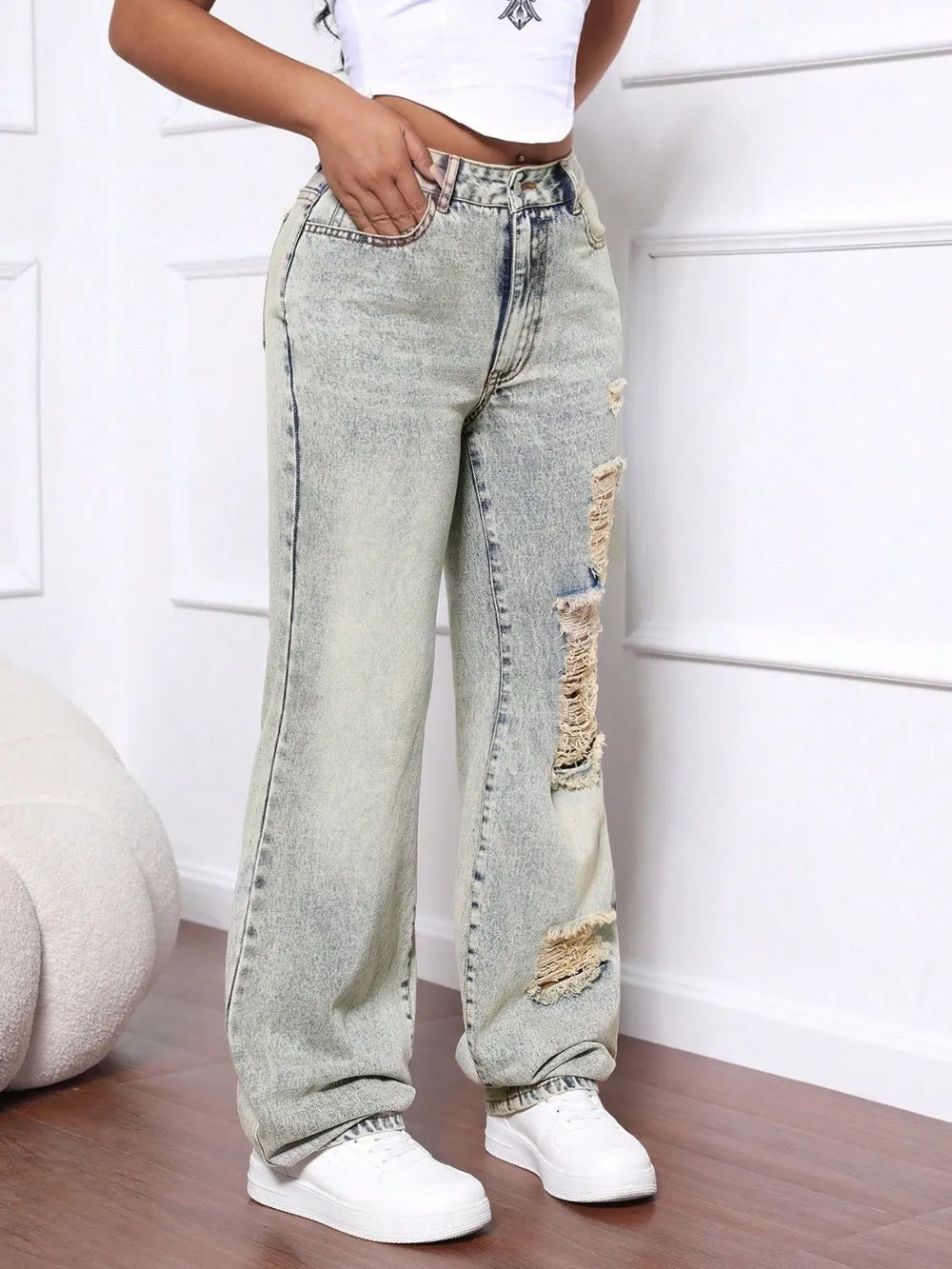 Distressed Jeans – High Waist Relaxed Fit