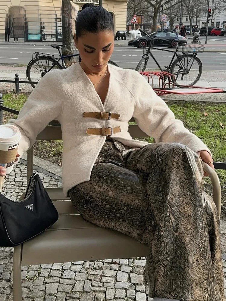 Silke - Wool coat with buckle closure