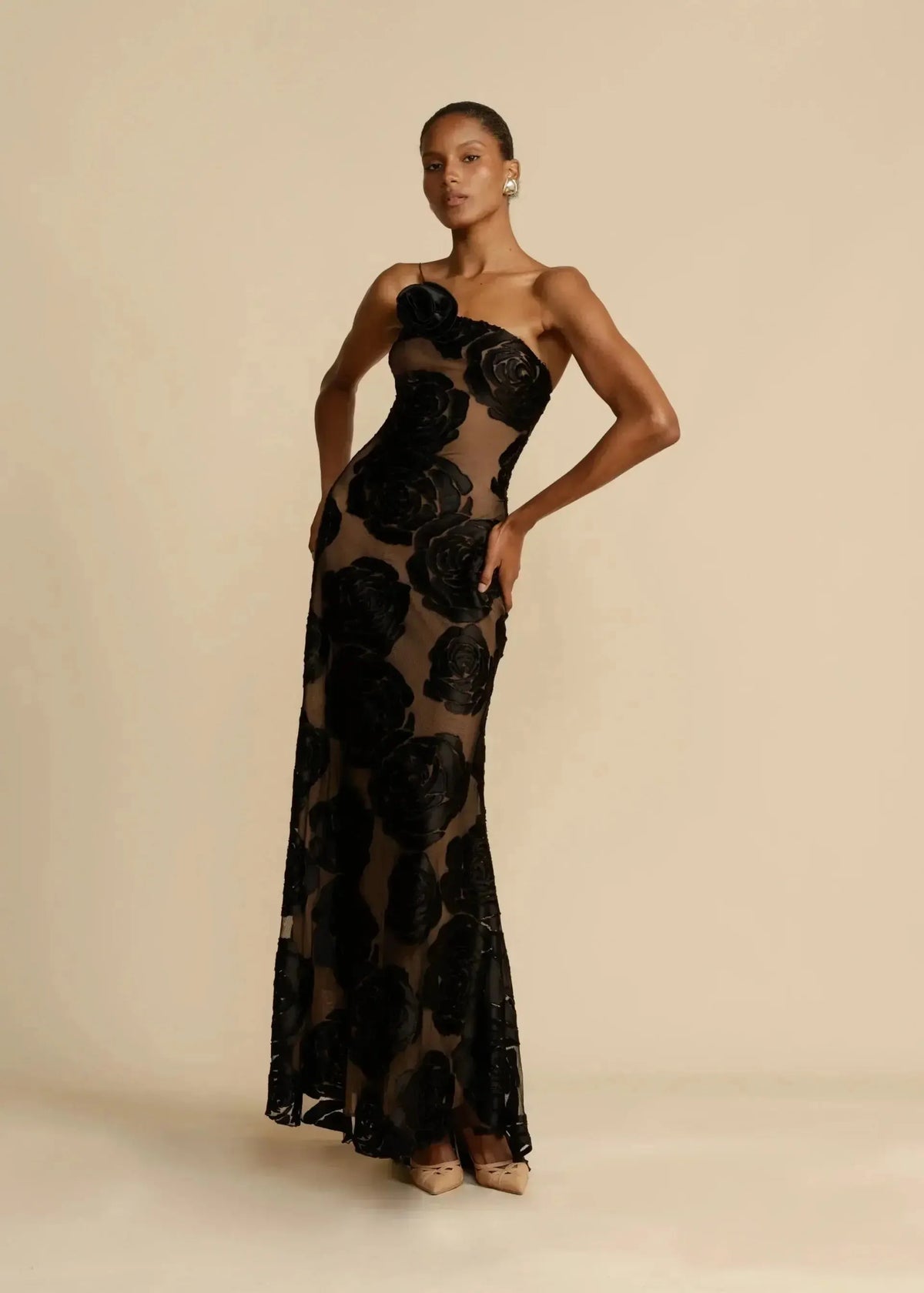 Elegant Maxi Party Dress for Women with One-Shoulder and Floral Applique