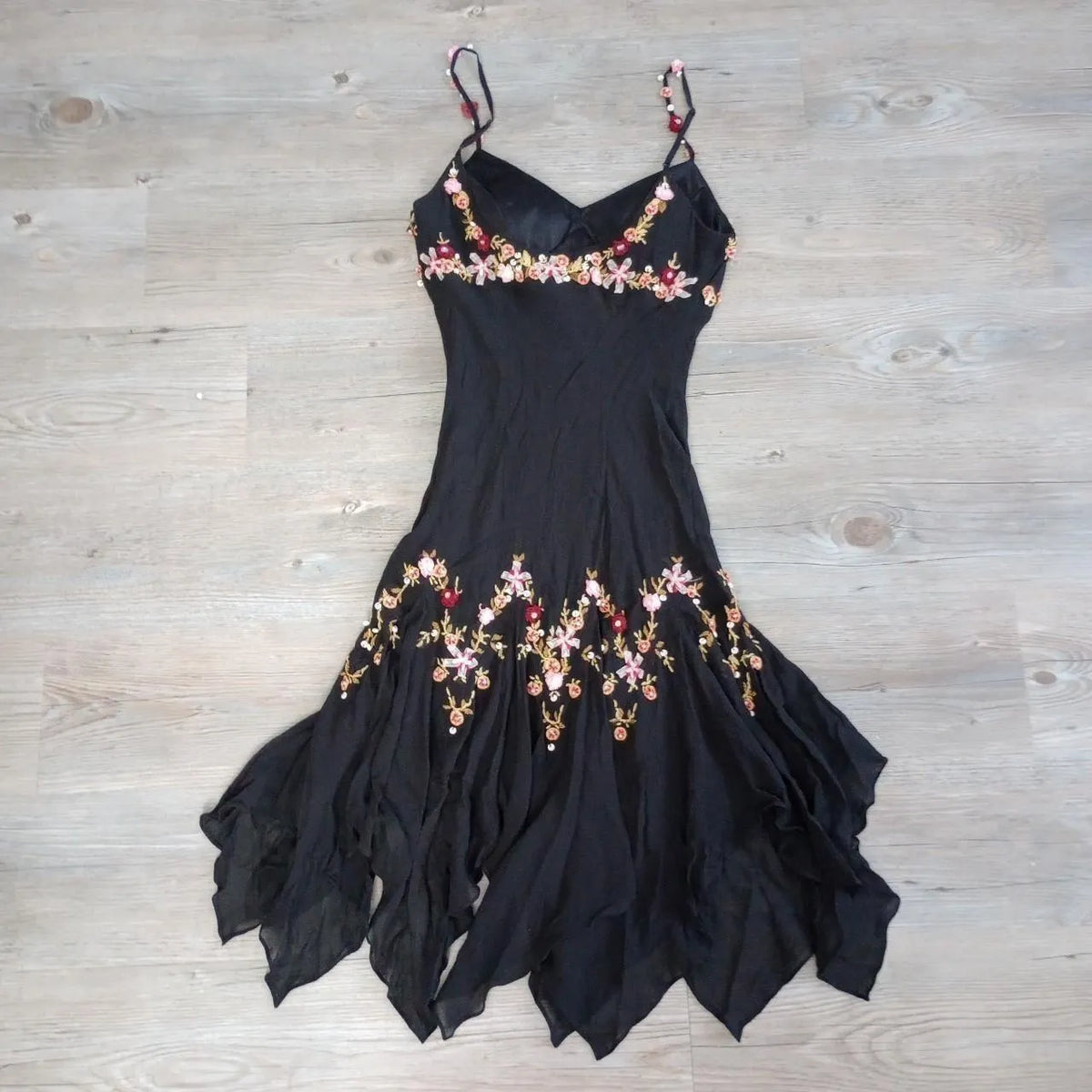 Black stylish elegant pink delicate floral beading embroidery spaetti strap long chiffon ruffles prom dress evening dress party dress