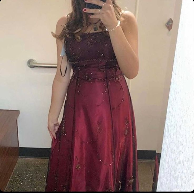 Burgundy Spaetti Straps Exquisite Beaded Long Tulle Ball Gown Evening Dress prom dress