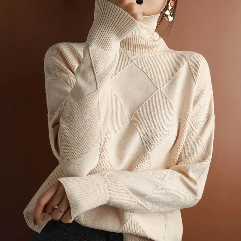 Women's Timeless Oversized Turtleneck Sweater with Diamond Pattern