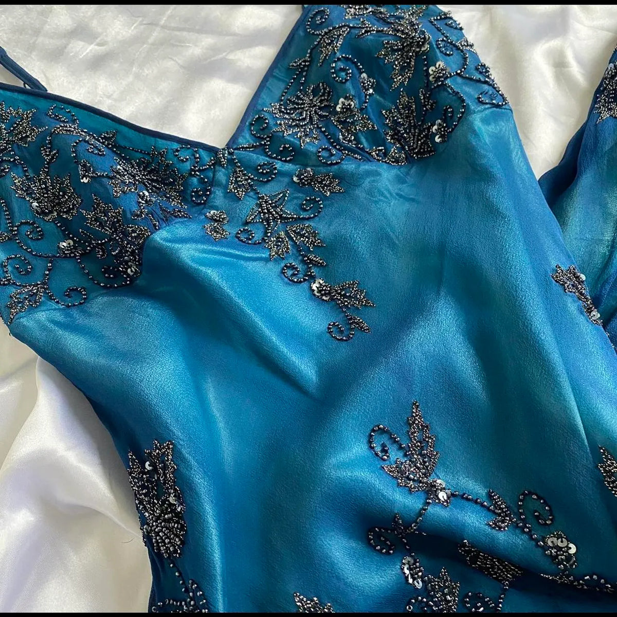 Dark blue gorgeous flowing vintage beautiful elegant delicate floral beaded spaetti strap long chiffon ball gown evening dress party dress prom dress