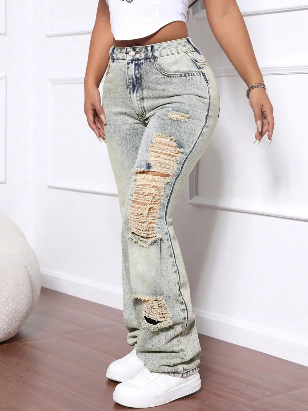 Distressed Jeans – High Waist Relaxed Fit